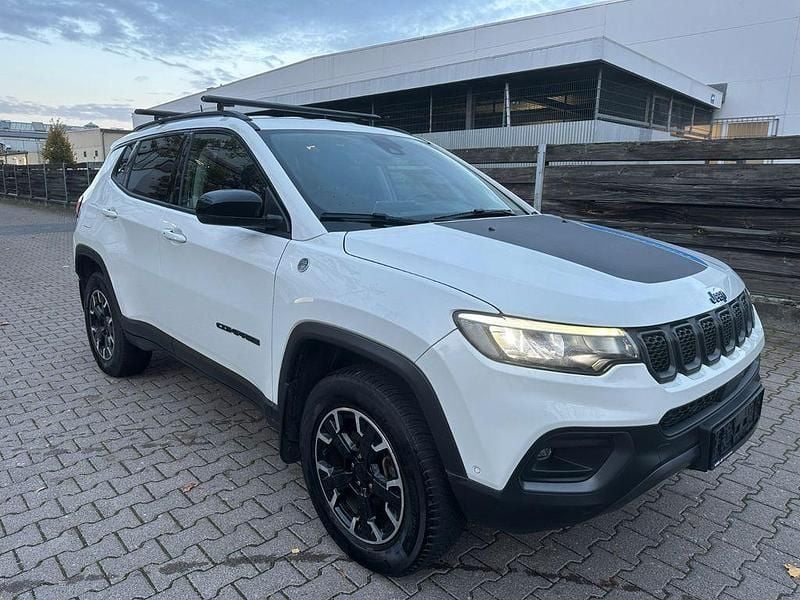 Gebraucht Jeep Compass Trailhawk 179 PS (131 kW) 2022 Weiß SUV