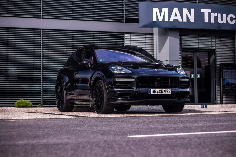 Schwarz Gebraucht 2019 Porsche Cayenne Turbo SUV | 65.450 € - Bild 1/4