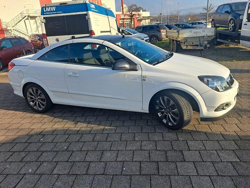 Gebraucht Opel Astra Cabriolet Edition 140 PS (102 kW) 2010 Weiß Cabrio
