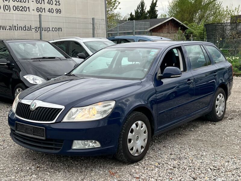 Gebraucht Skoda Octavia Ambiente 140 PS (102 kW) 2011 Blau Kombi
