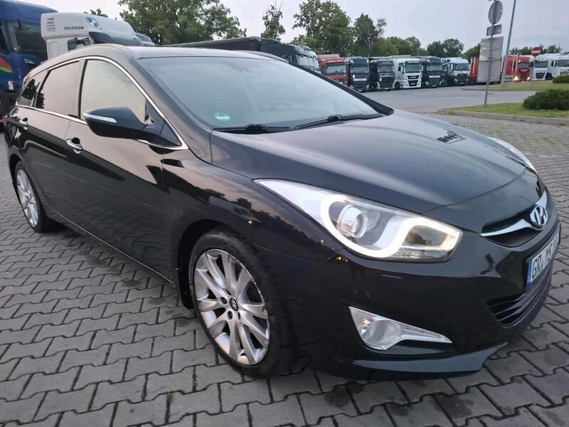 Schwarz Gebraucht 2014 Hyundai i40 Kombi | 4.900 € (Superpreis) - Bild 1/4