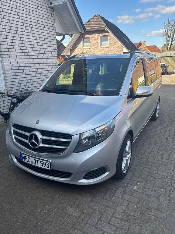 Silber Gebraucht 2016 Mercedes V250 Edition Van / Kleinbus | 28.199 € - Bild 1/4
