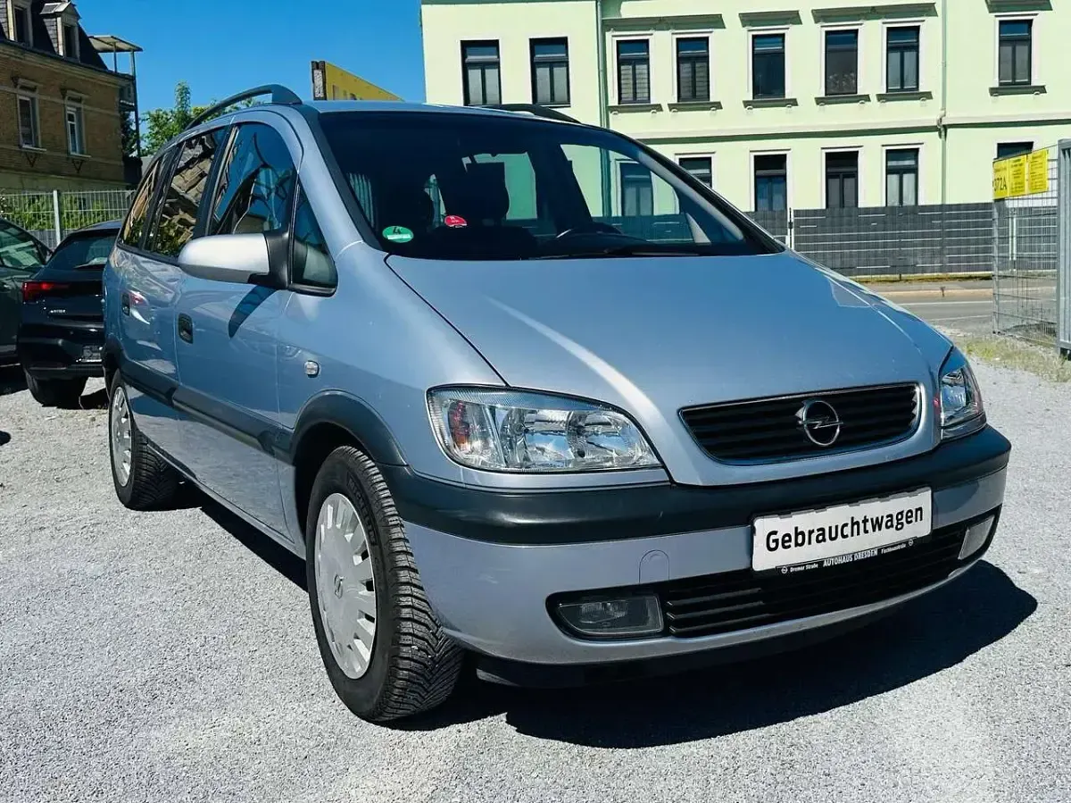 Gebraucht Opel Zafira Elegance 101 PS (74 kW) 2000 Silber Van / Kleinbus