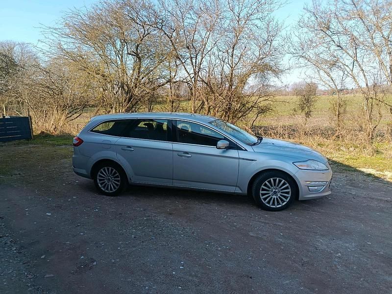 Gebraucht Ford Mondeo 163 PS (119 kW) 2011 Silber Kombi