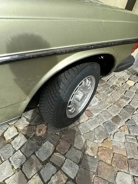 Gebraucht Mercedes 230 136 PS (100 kW) 1982 Grün Limousine