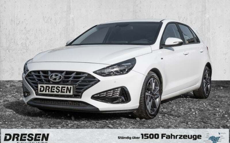 Weiss Gebraucht 2023 Hyundai i30 Trend Kombi | 18.990 € (Fairer Preis) - Bild 1/4