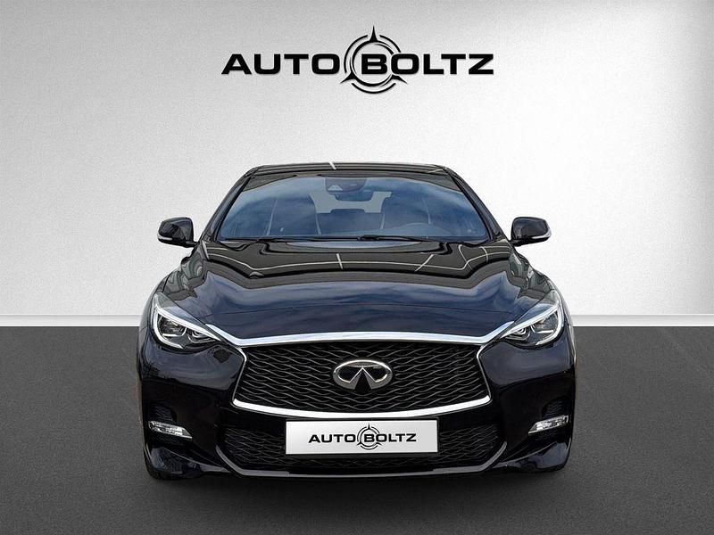 Gebraucht Infiniti Q30 Premium 170 PS (125 kW) 2016 Schwarz Limousine