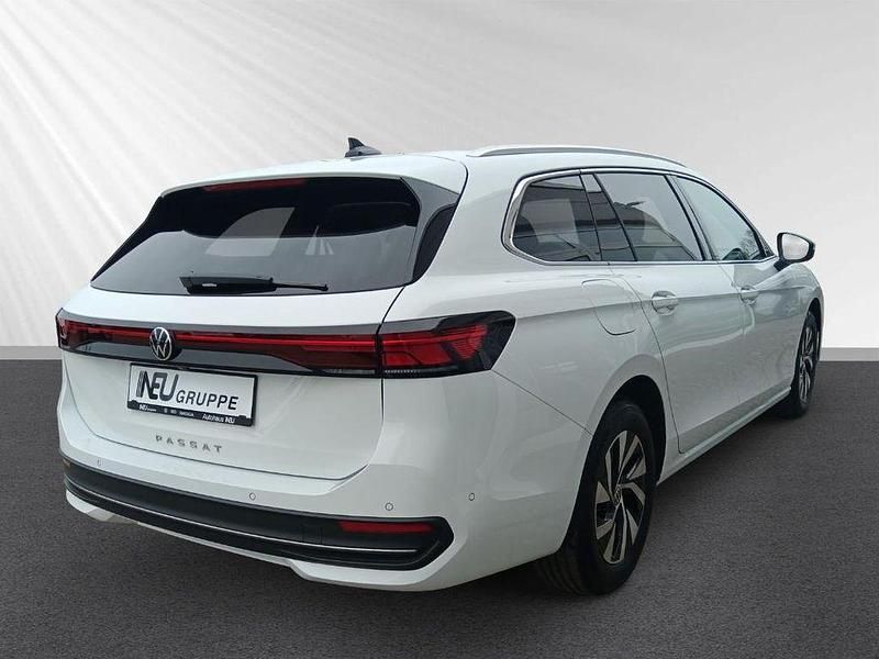 Gebraucht VW Passat Business 150 PS (110 kW) 2024 Pure white Kombi