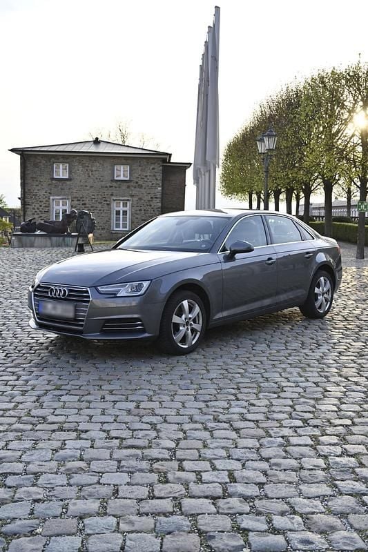 Second-hand Audi A4 Sport 150 CP (110 kW) 2018 Gri Berlinǎ