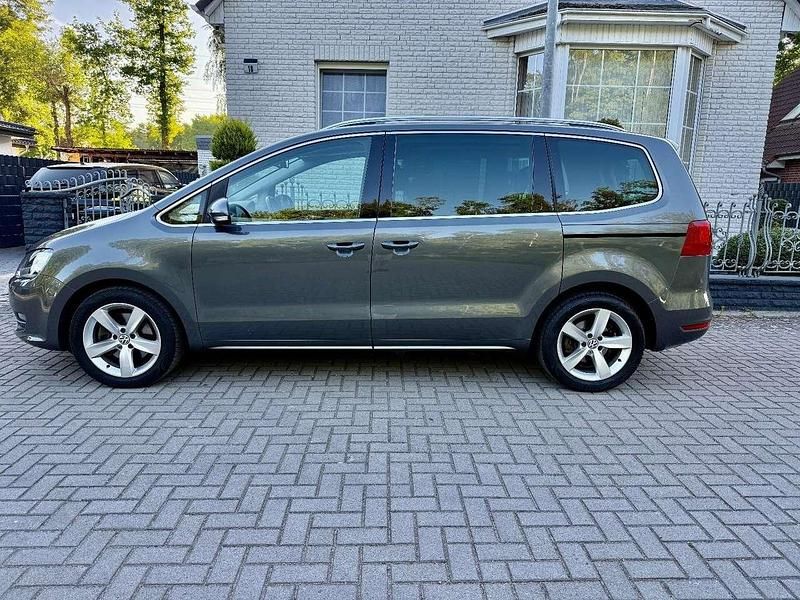 Grau Gebraucht 2013 VW Sharan Highline Van / Kleinbus | 10.500 € (Superpreis) - Bild 1/4