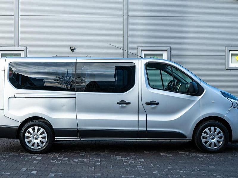 Gebraucht Renault Trafic Expression 125 PS (91 kW) 2015 Silber Van / Kleinbus