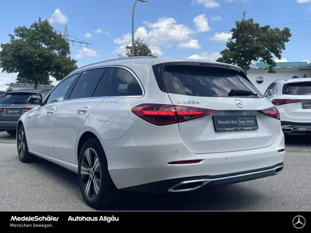 Gebraucht Mercedes E300 Avantgarde 204 PS (150 kW) 2025 Polarweiß uni Kombi