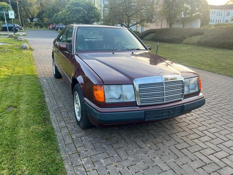 Rot Gebraucht 1991 Mercedes 230 Coupé | 6.650 € - Bild 1/4