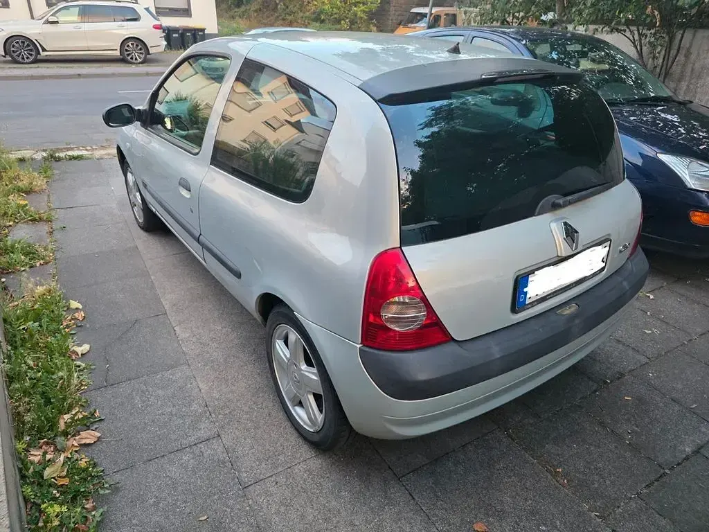 Gebraucht Renault Clio II 75 PS (55 kW) 2003 Grau Limousine