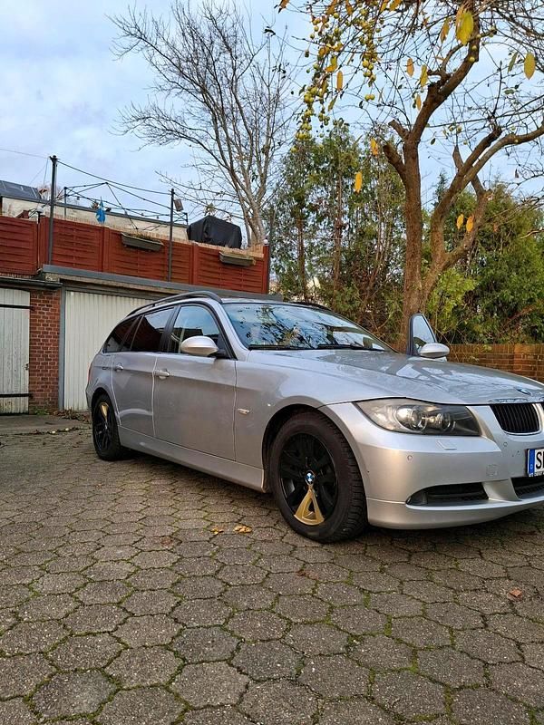 Silber Gebraucht 2006 BMW 320 Kombi | 3.950 € (Teuer) - Bild 1/4