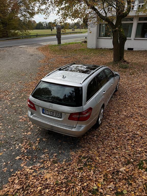 Gebraucht Mercedes E250 Avantgarde 204 PS (150 kW) 2011 Silber Kombi