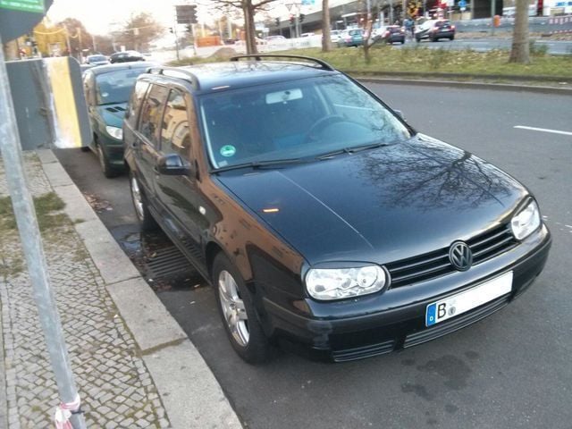 Schwarz Gebraucht 2003 VW Golf IV Kombi | 2.599 € (Fairer Preis) - Bild 1/4