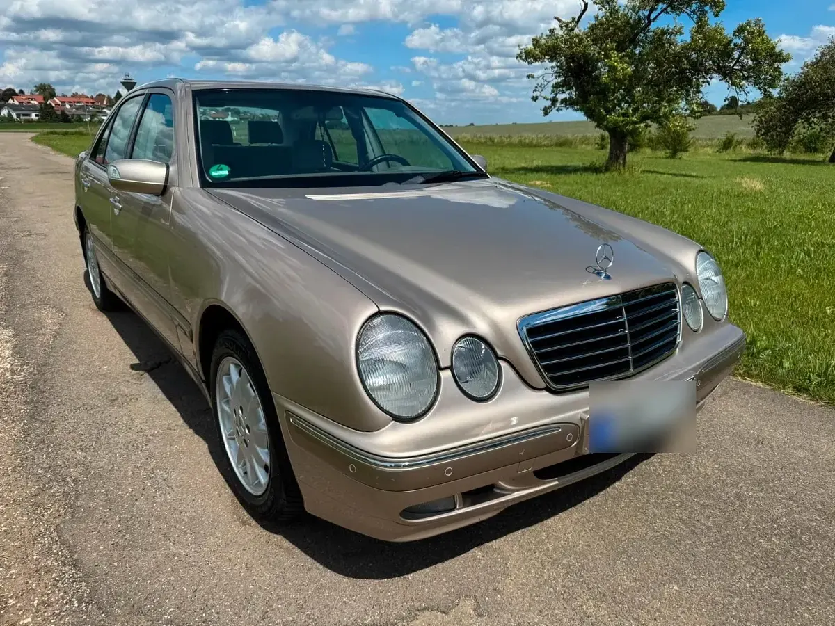 Gebraucht Mercedes E320 224 PS (164 kW) 2002 Gold Limousine