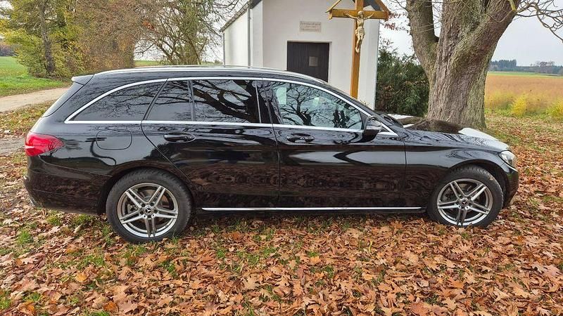 Schwarz Gebraucht 2017 Mercedes C220 Avantgarde Limousine | 13.000 € (Superpreis) - Bild 1/4
