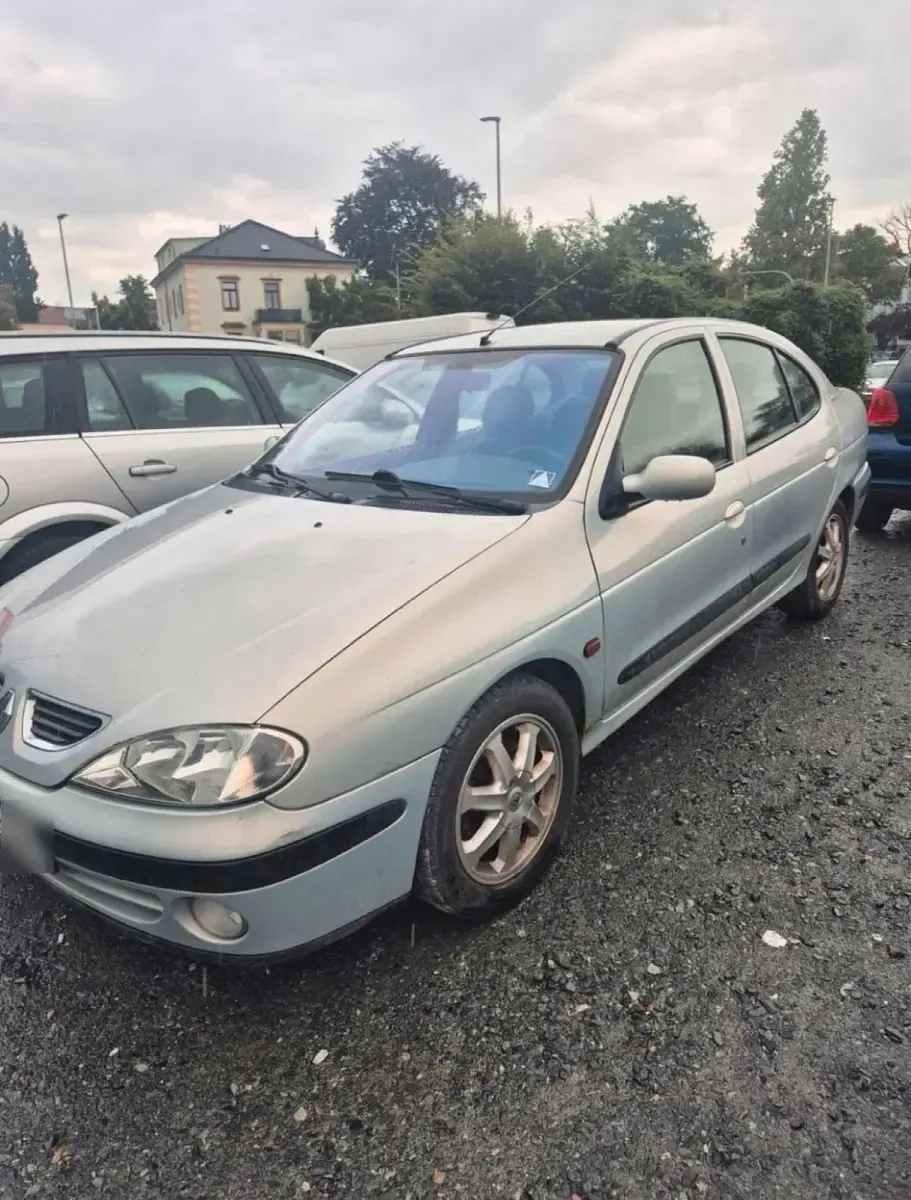 Gebraucht Renault Mégane 107 PS (78 kW) 2001 Grau Kleinwagen