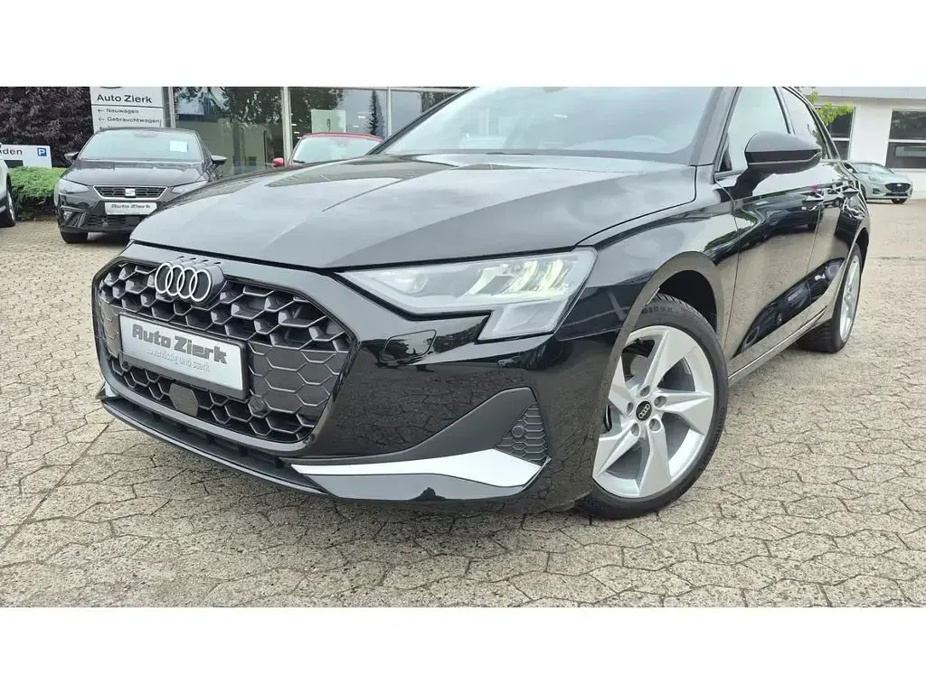 Gebraucht Audi A3 Advanced 116 PS (85 kW) 2025 Schwarz Limousine