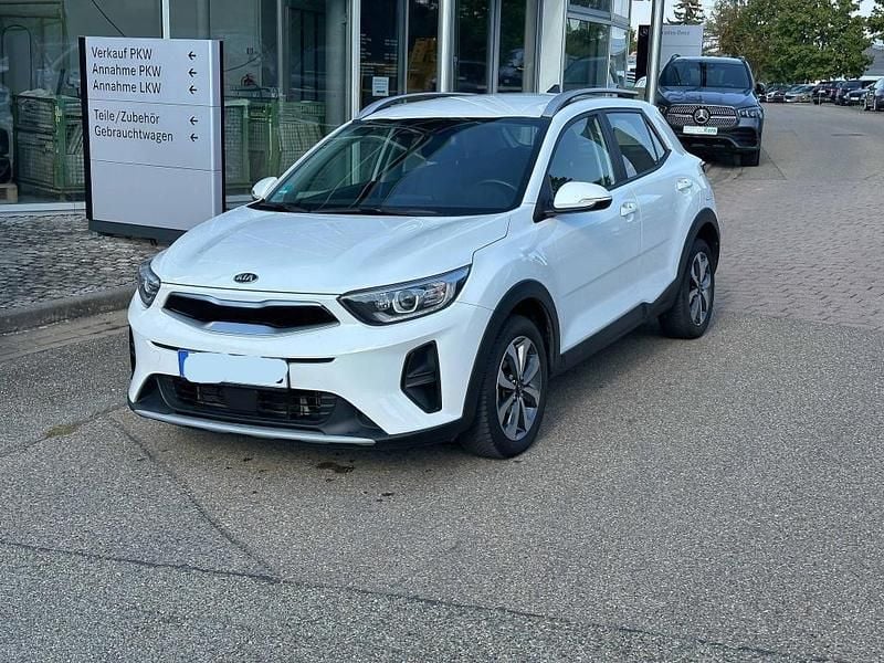 Weiß Gebraucht 2020 Kia Stonic Vision SUV | 16.400 € (Fairer Preis) - Bild 1/4