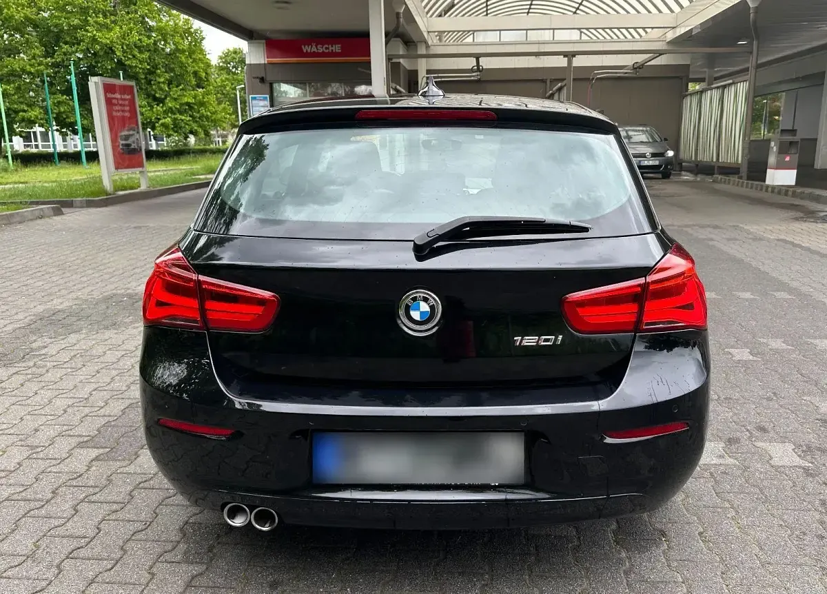 Gebraucht BMW 120 Advantage 184 PS (135 kW) 2017 Schwarz Kleinwagen