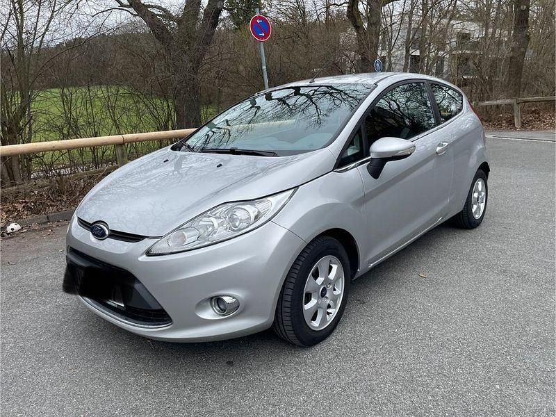 Gebraucht Ford Fiesta 82 PS (60 kW) 2011 Silber Kleinwagen