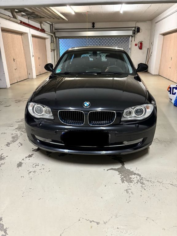 Schwarz Gebraucht 2011 BMW 116 Kleinwagen | 6.250 € (Etwas zu teuer) - Bild 1/4