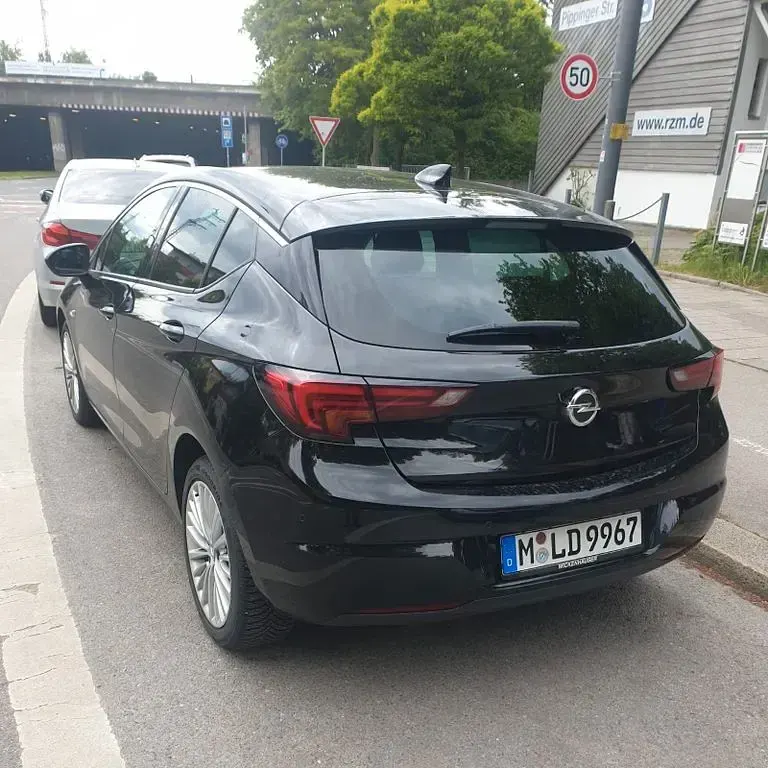 Gebraucht Opel Astra Dynamic 150 PS (110 kW) 2017 Schwarz Limousine