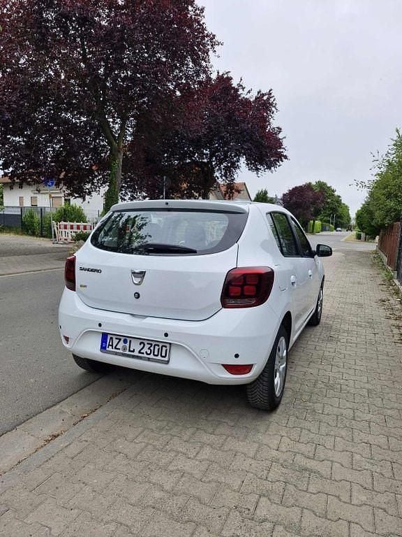 Gebraucht Dacia Sandero Lauréate 90 PS (66 kW) 2017 Weiß Limousine