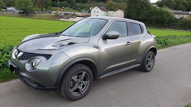 Grau Gebraucht 2016 Nissan Juke SUV | 8.999 € (Guter Preis) - Bild 1/4