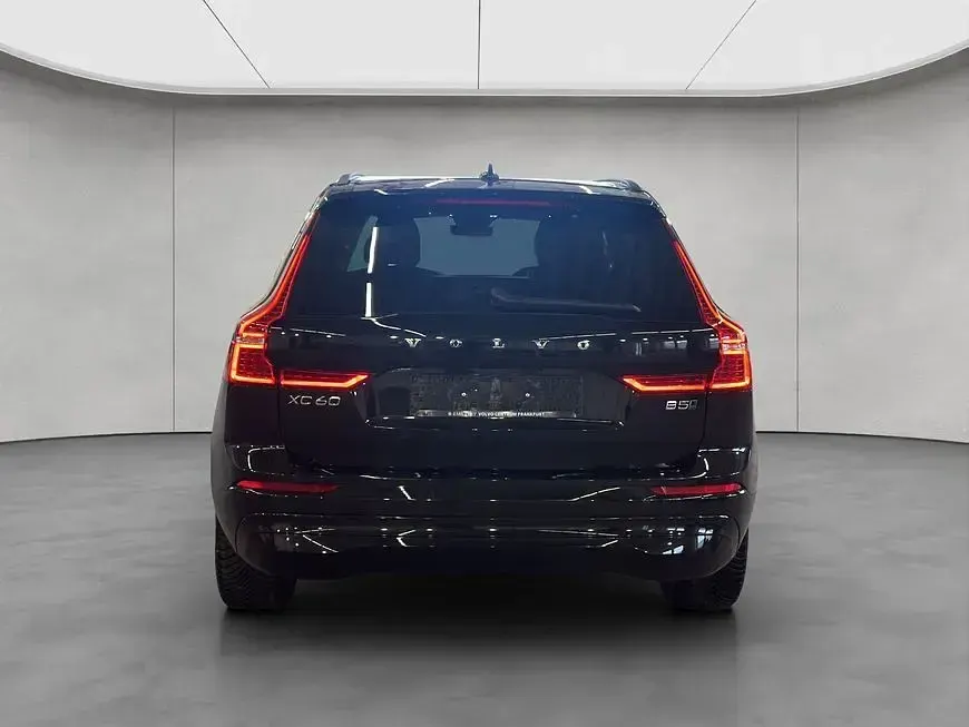 Second-hand Volvo XC60 250 CP (183 kW) 2025 Negru SUV