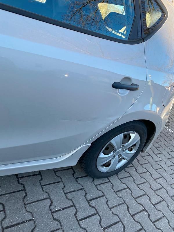 Gebraucht Hyundai i30 90 PS (66 kW) 2011 Grau Kleinwagen