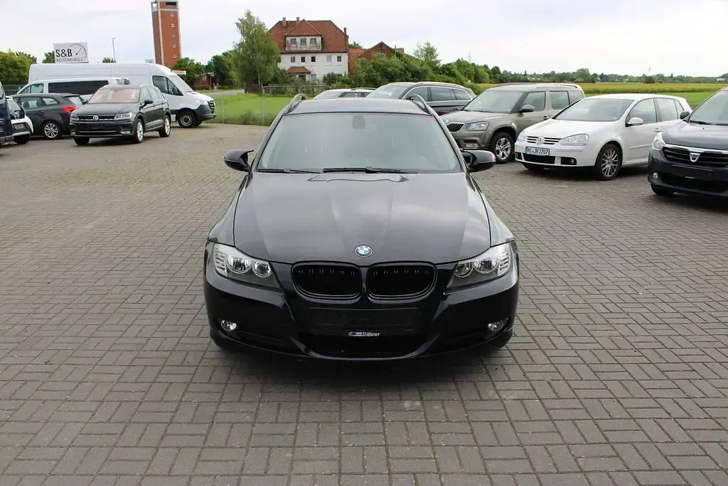 Gebraucht BMW 320 Comfort Edition 170 PS (125 kW) 2009 Schwarz Kombi