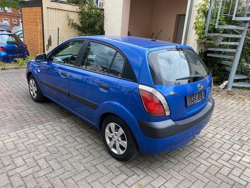Gebraucht Kia Rio Basis 97 PS (71 kW) 2009 Blau Limousine