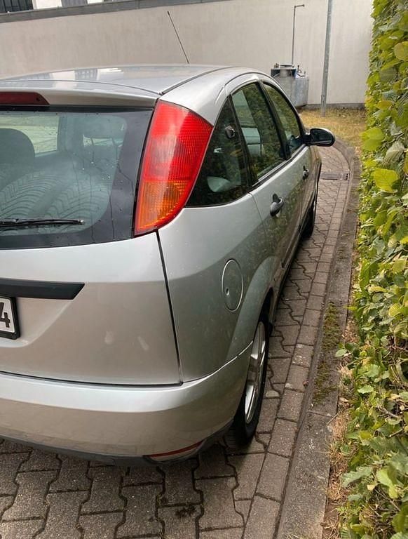 Gebraucht Ford Focus Futura 131 PS (96 kW) 1999 Silber Limousine