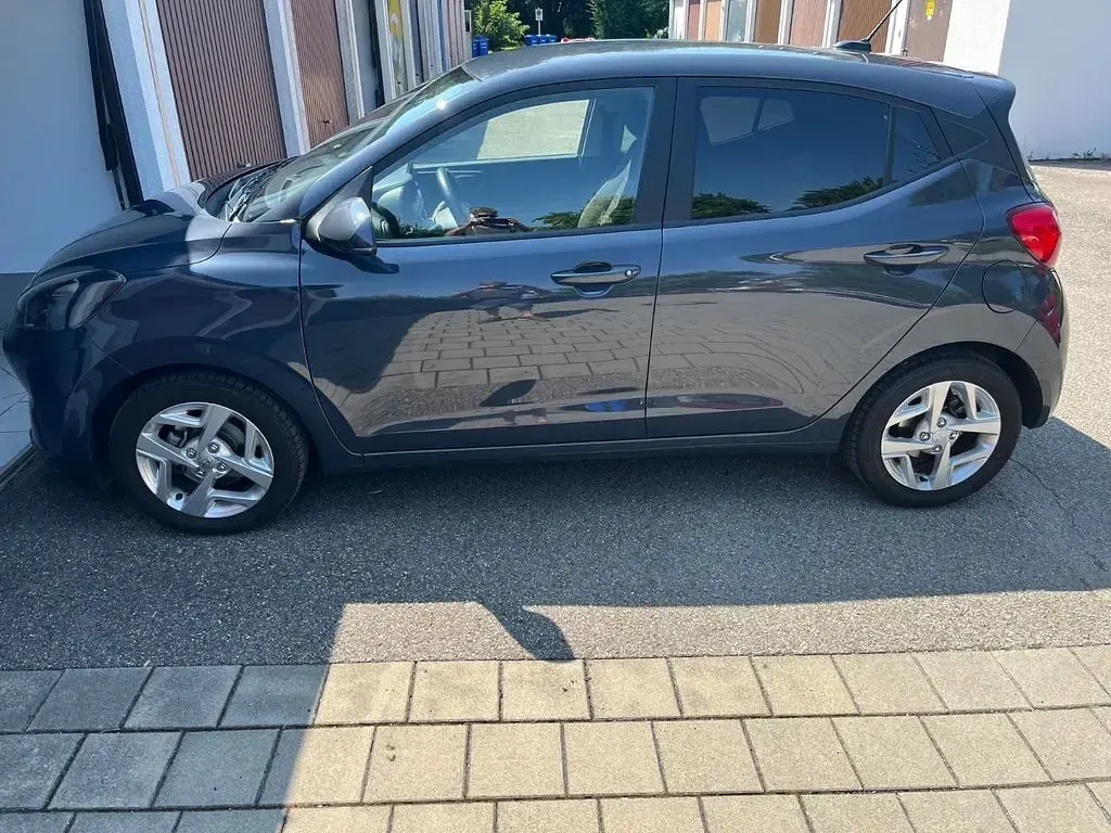 Gebraucht Hyundai i10 Trend 84 PS (61 kW) 2023 Grau Kleinwagen