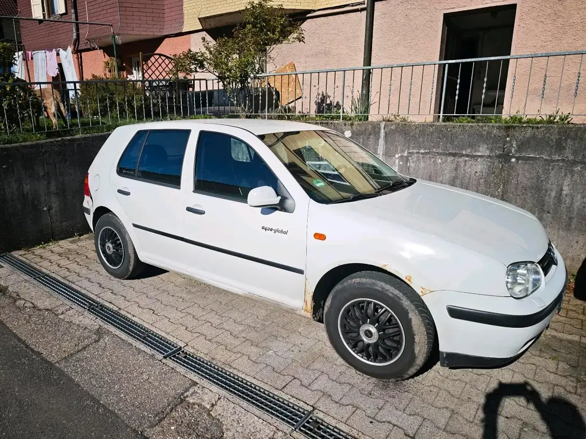 Gebraucht VW Golf IV 75 PS (55 kW) 2002 Weiß Kleinwagen