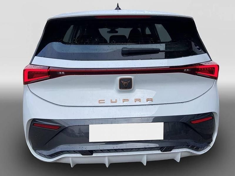 Gebraucht Cupra Born e-Boost 169 kW (231 PS) 2022 Weiß Kleinwagen