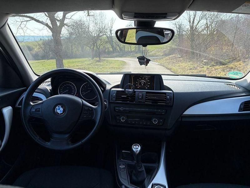 Gebraucht BMW 114 102 PS (75 kW) 2012 Weiß Kleinwagen