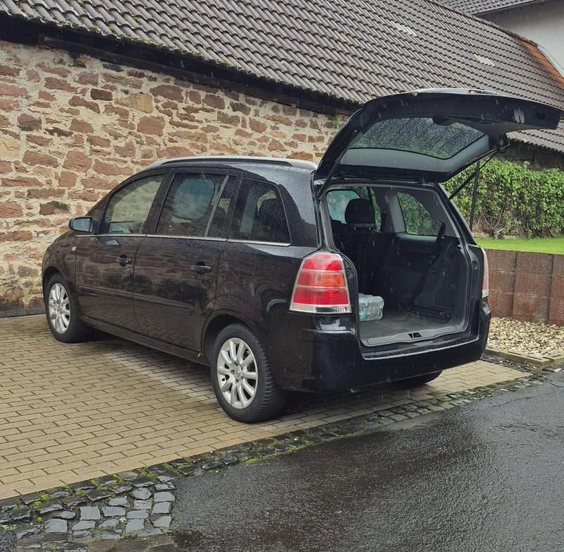 Schwarz Gebraucht 2005 Opel Zafira Kombi | 2.000 € (Guter Preis) - Bild 1/4