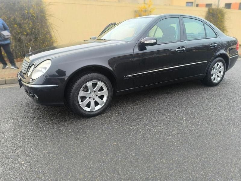 Schwarz Gebraucht 2005 Mercedes E320 Elegance Limousine | 4.950 € (Fairer Preis) - Bild 1/4