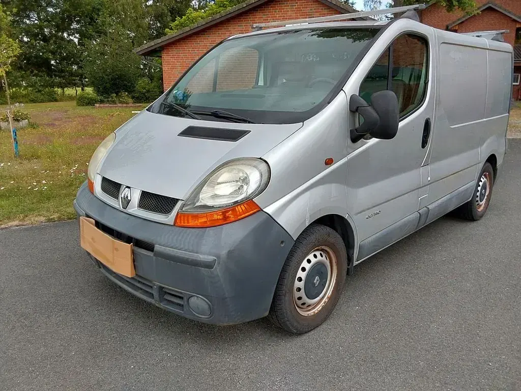 Gebraucht Renault Trafic 135 PS (99 kW) 2005 Silber Van / Kleinbus