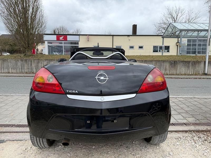 Gebraucht Opel Tigra Basis 90 PS (66 kW) 2005 Schwarz Cabrio