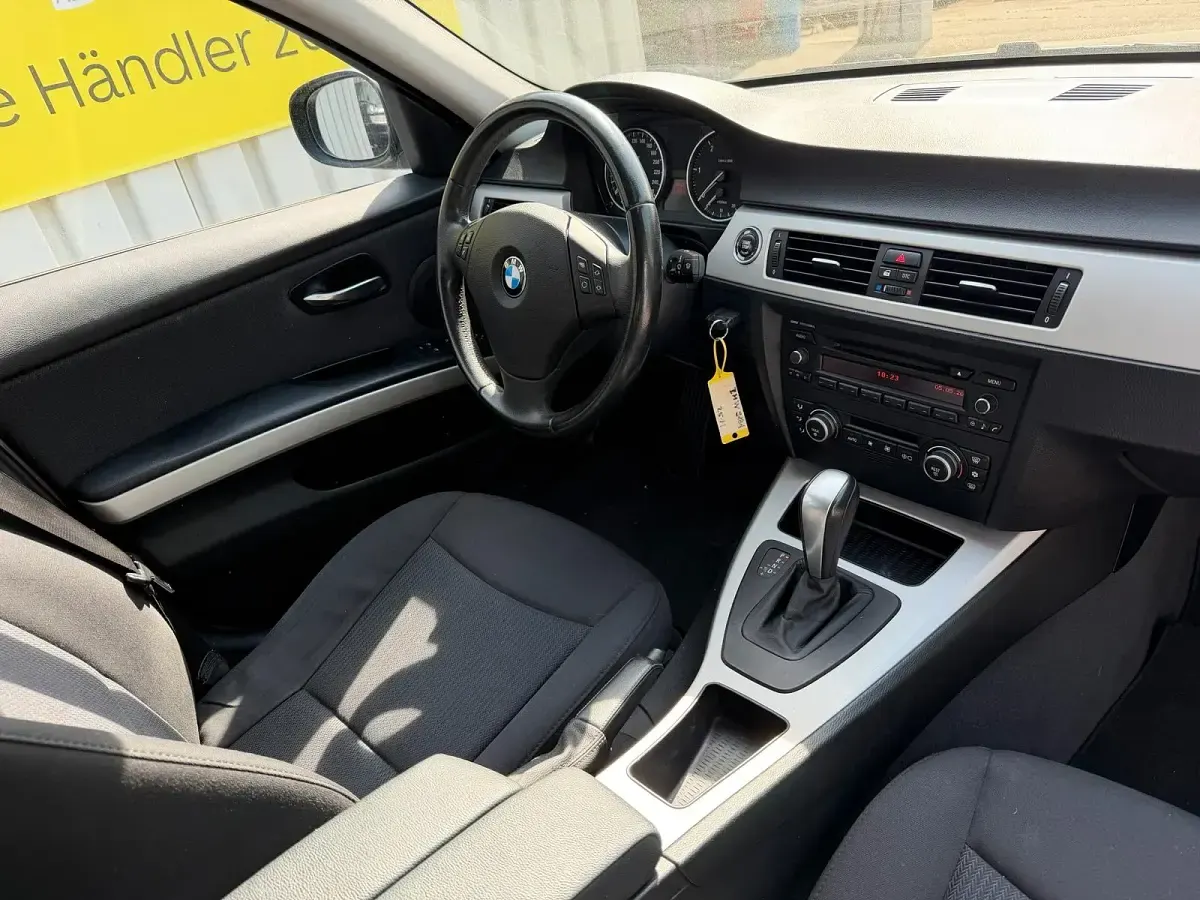 Gebraucht BMW 318 143 PS (105 kW) 2009 Grau Kombi