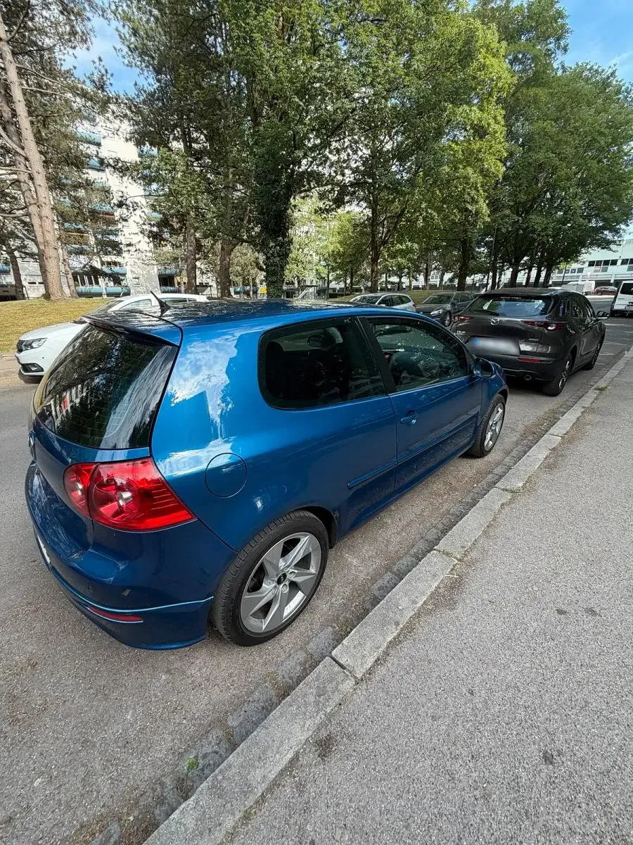 Gebraucht VW Golf V 140 PS (102 kW) 2006 Blau Kleinwagen