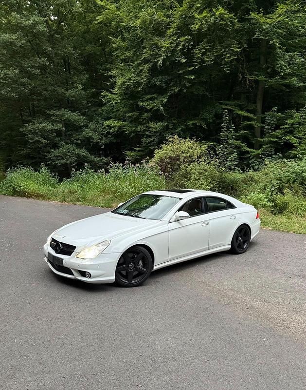 Weiß Gebraucht 2005 Mercedes CLS55 AMG AMG Coupé | 14.000 € - Bild 1/4