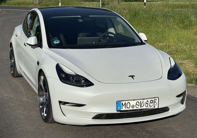 Weiß Gebraucht 2021 Tesla Model 3 Long Range Limousine | 27.990 € (Fairer Preis) - Bild 1/4
