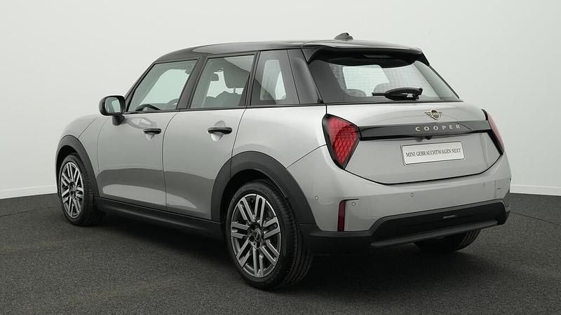 Używany Mini Cooper Classic 114 kW (156 KM) 2025 Srebrny Hatchback